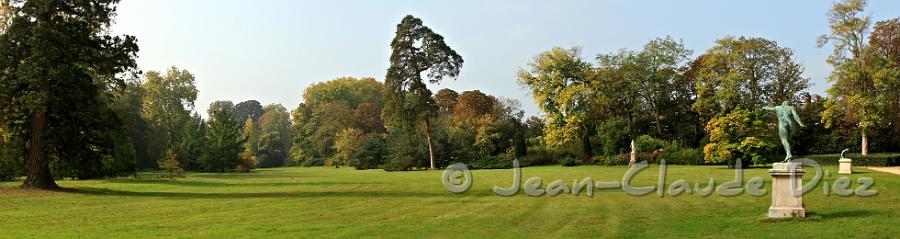 Fbleau_JA02.jpg - Entrée du jardin anglais au château de Fontainebleau